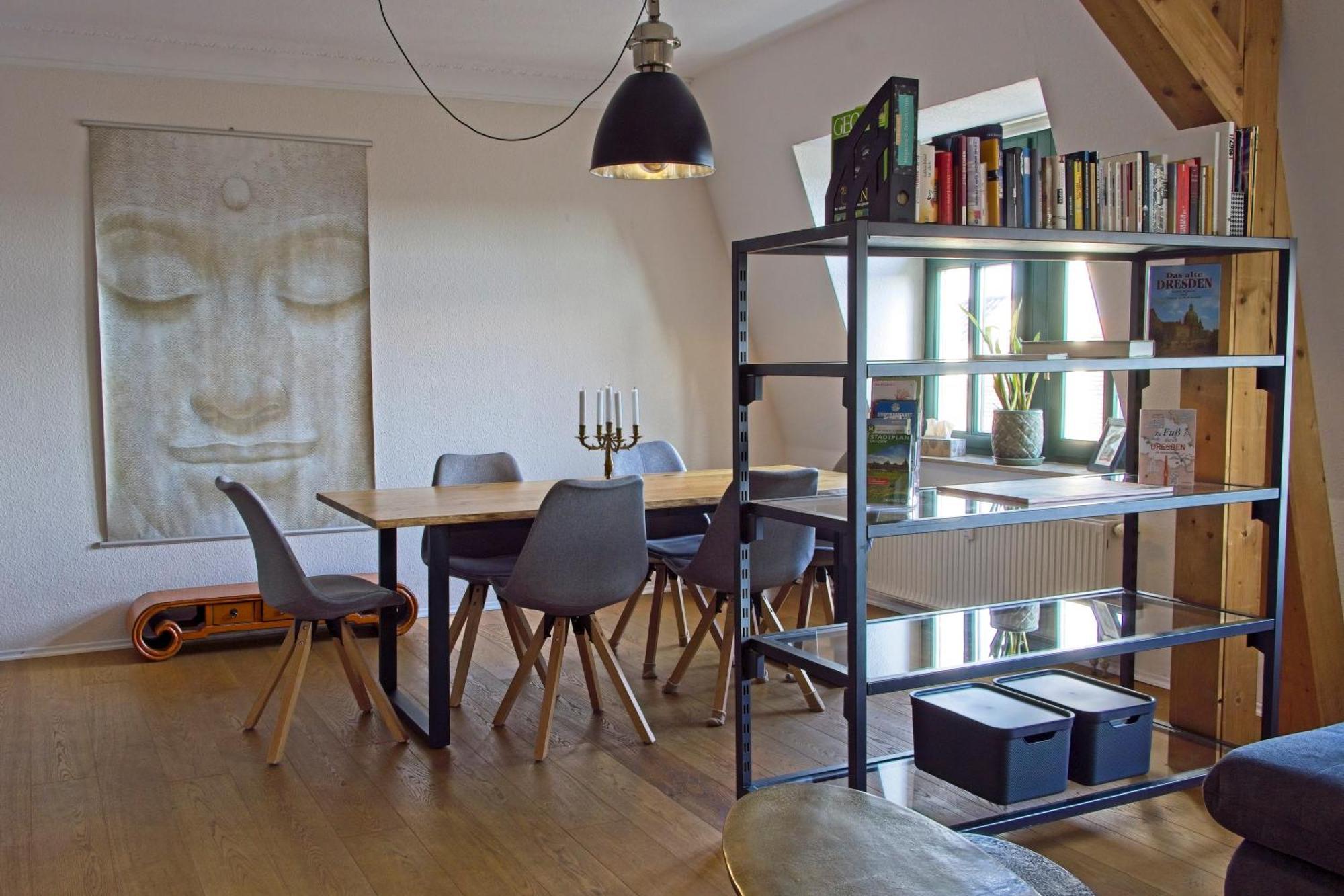 Neustadt-Aussicht - Grosse Wohnung Mit Balkon Dresden Bagian luar foto